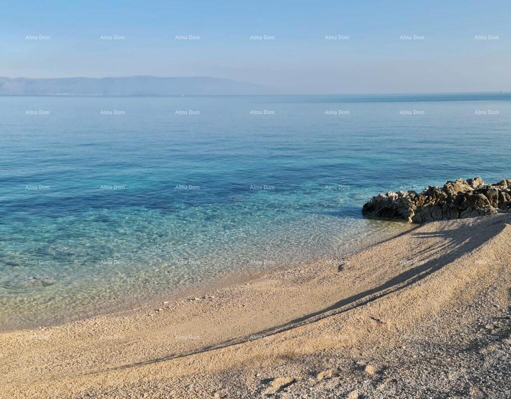 Moderna vila s grijanim bazenom i pogledom na more