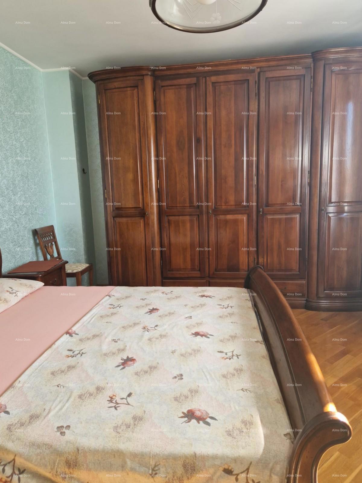 UMAG - Prostorna hiša z velikim vrtom, prva vrsta ob morju