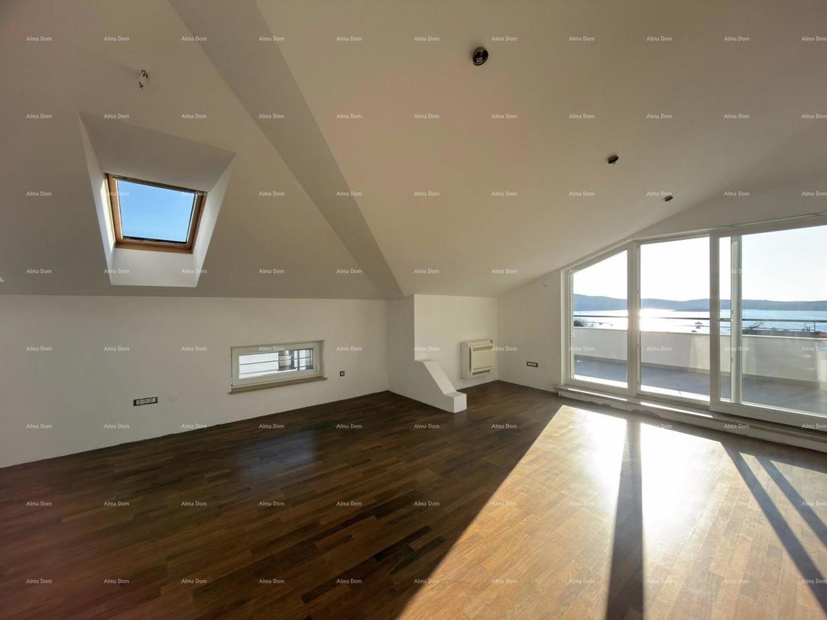 MEDULIN – penthouse z odprtim pogledom na morje, 150 m od obale