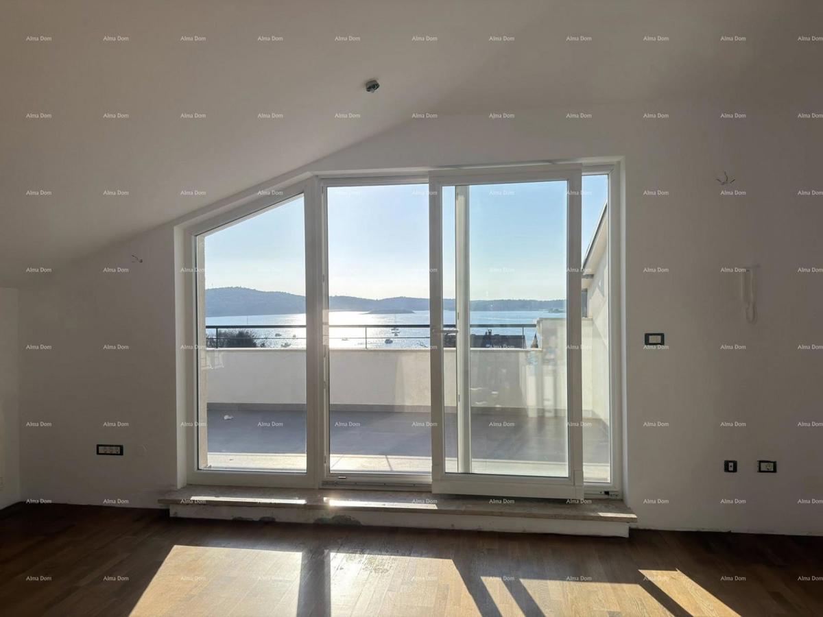 MEDULIN – penthouse z odprtim pogledom na morje, 150 m od obale