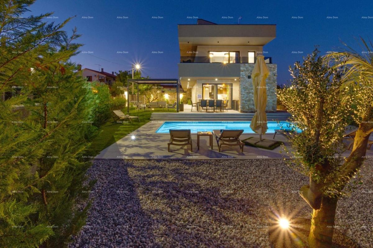 Moderna vila z bazenom in savno, Marčana!