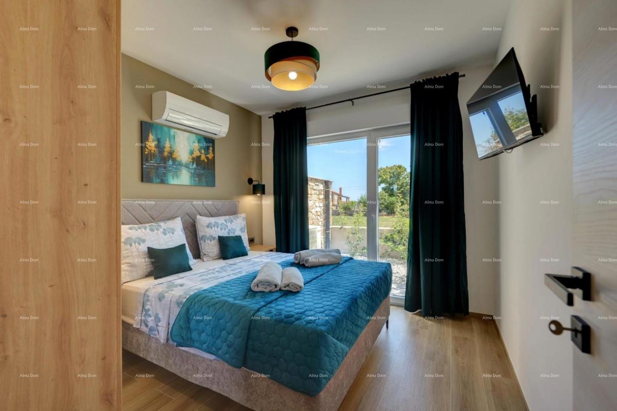 Moderna vila z bazenom in savno, Marčana!