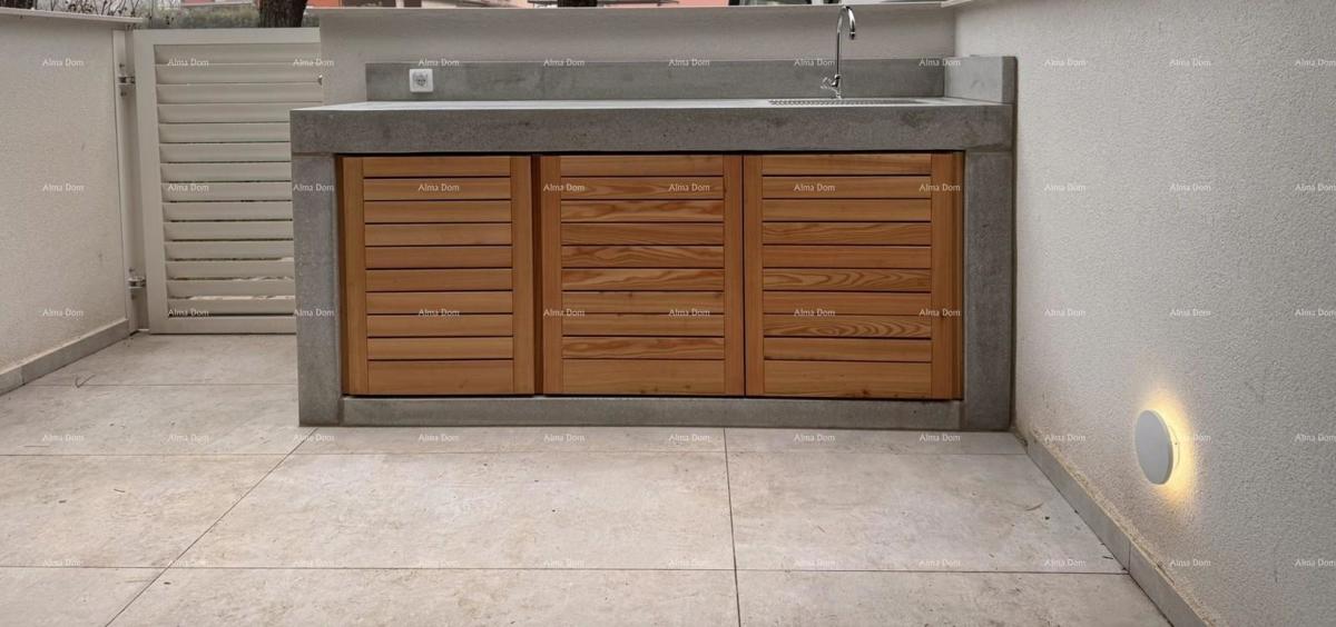 Novo prenovljeno garsonjero, Novigrad, 350 m od morja