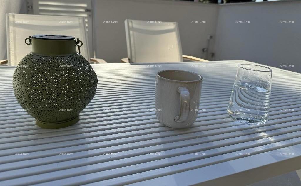 Novo prenovljeno garsonjero, Novigrad, 350 m od morja