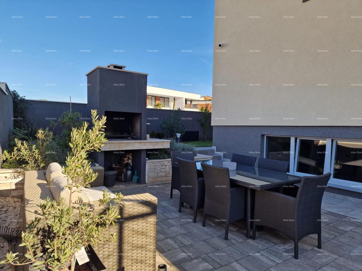 Prodaja luksuzne vile v Medulinu – 100 m od morja