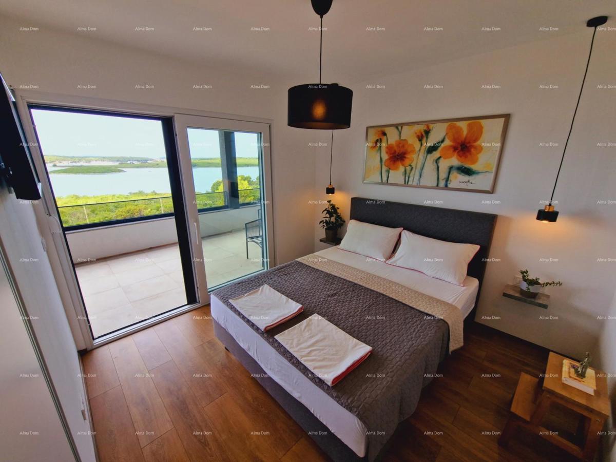 Prodaja luksuzne vile v Medulinu – 100 m od morja