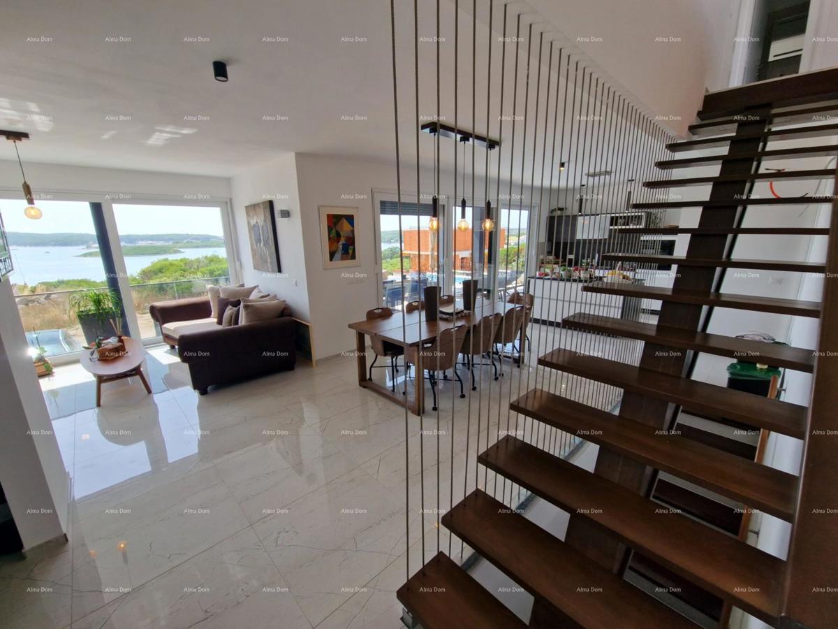 Prodaja luksuzne vile v Medulinu – 100 m od morja