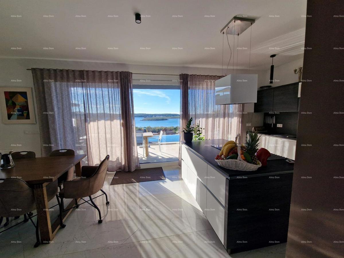 Prodaja luksuzne vile v Medulinu – 100 m od morja