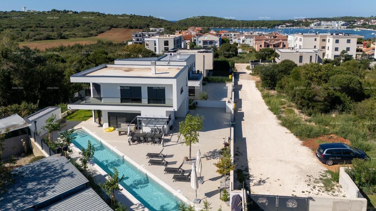 Prodaja - novo zgrajena, moderna in ekskluzivna vila s bazenom, Volme, Pula!