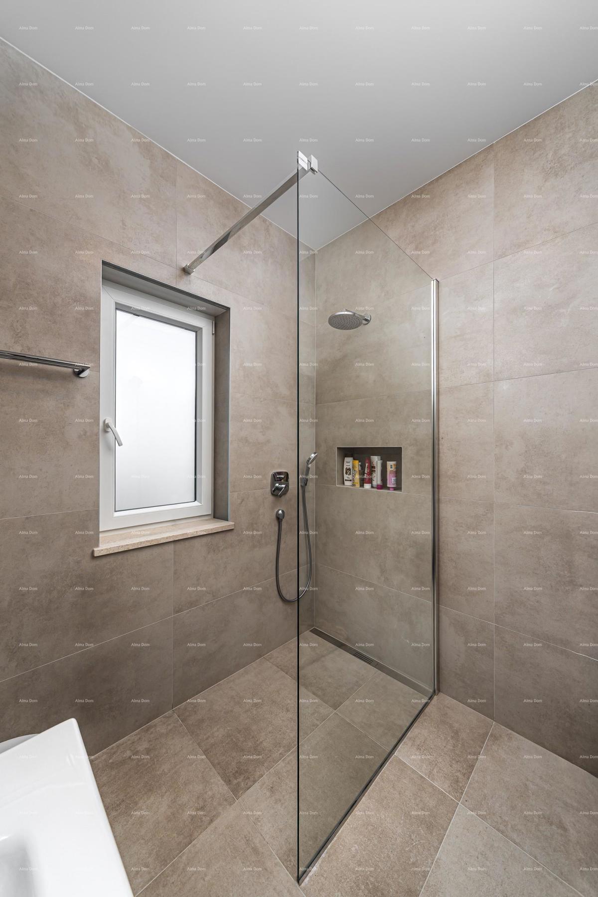 Prodaja - novo zgrajena, moderna in ekskluzivna vila s bazenom, Volme, Pula!