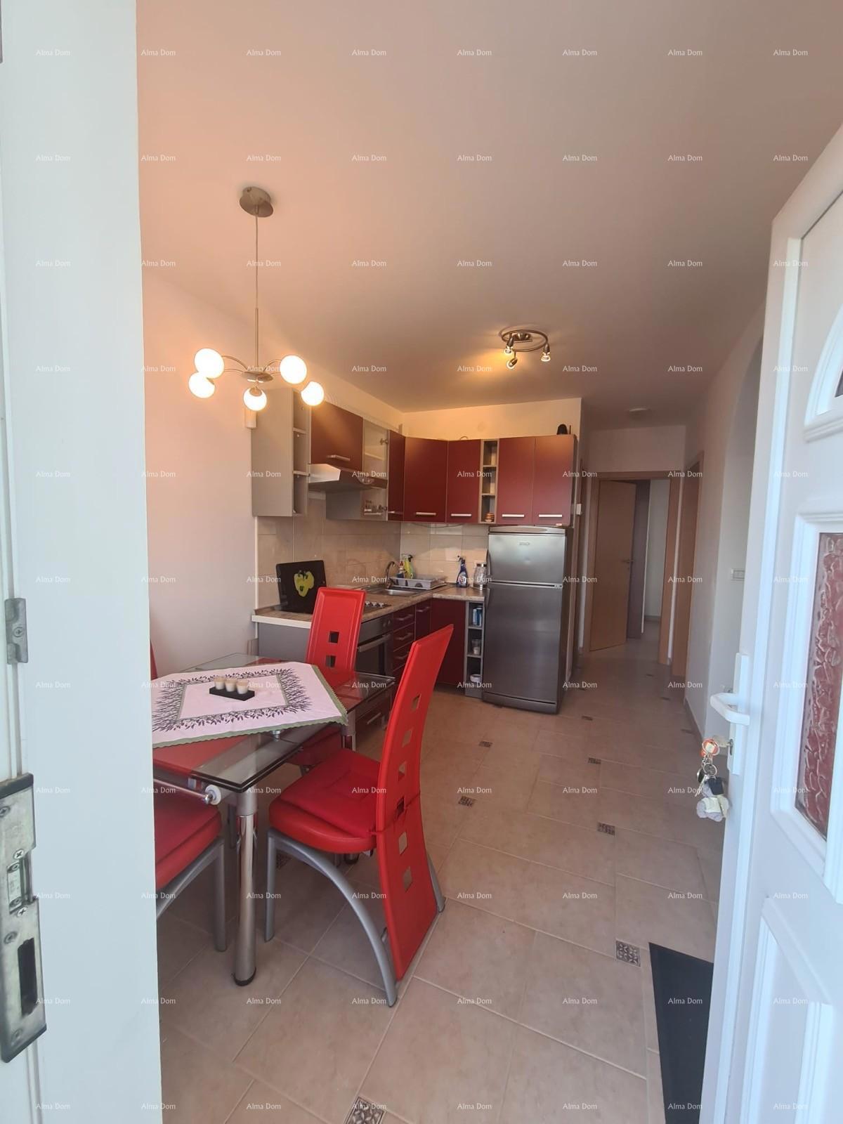 Prodaja šarmantnega stanovanja 60 m², Duga Uvala, pogled na morje