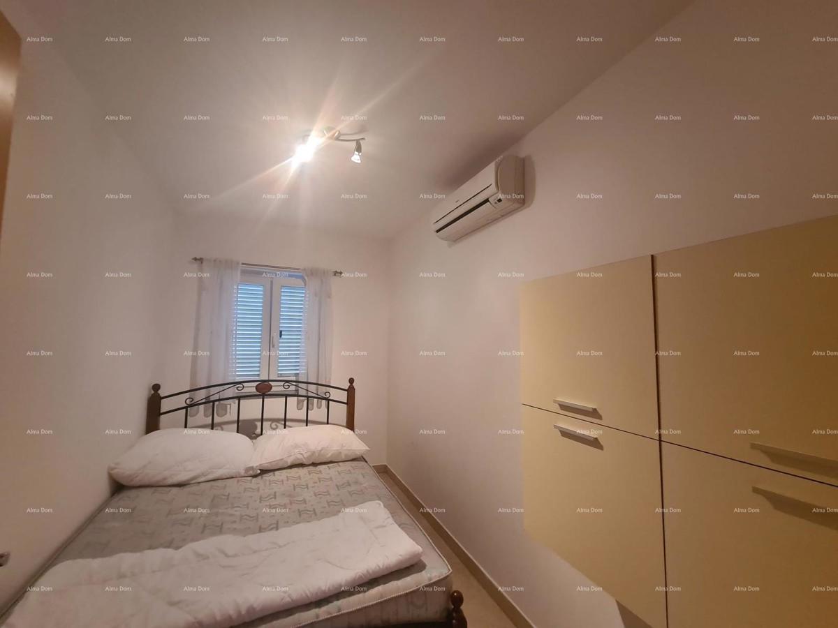 Prodaja šarmantnega stanovanja 60 m², Duga Uvala, pogled na morje