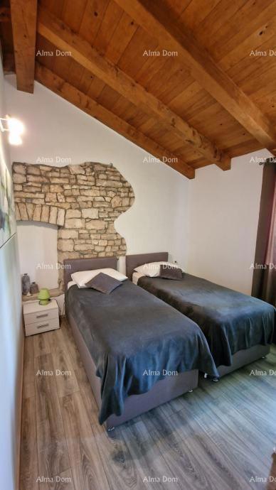 Sveti Lovreč, Čudovita kamnita vila z veliko parcelo