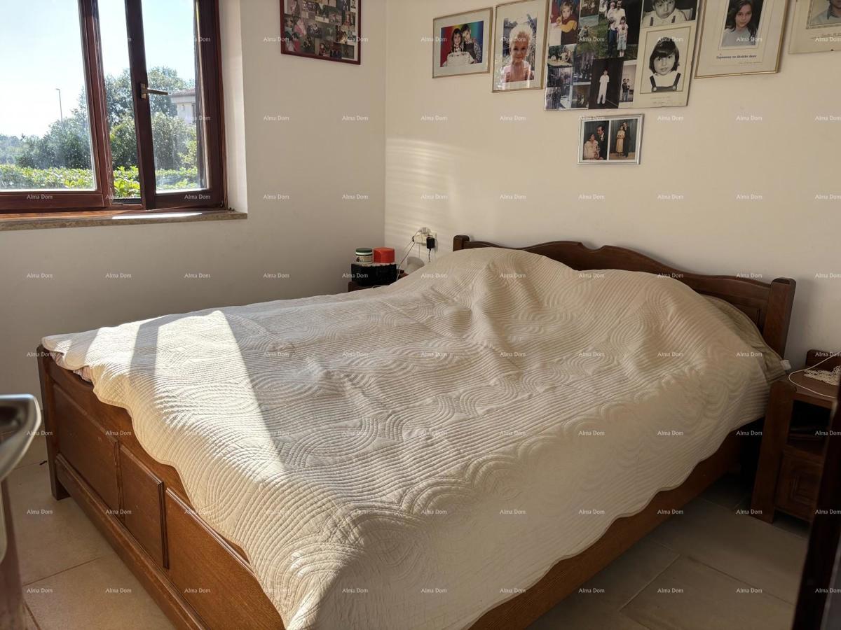 NOVIGRAD - Prodaja dveh stanovanj v družinski hiši