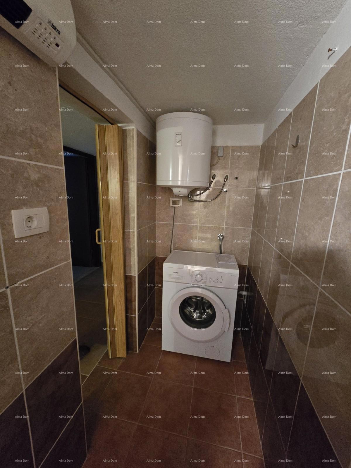 NOVIGRAD - Prodaja dveh stanovanj v družinski hiši