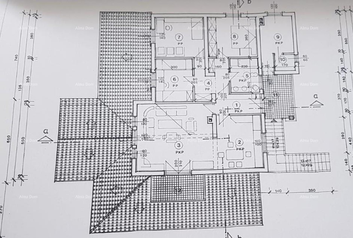 Umag. Lepa hiša s šestimi apartmaji.