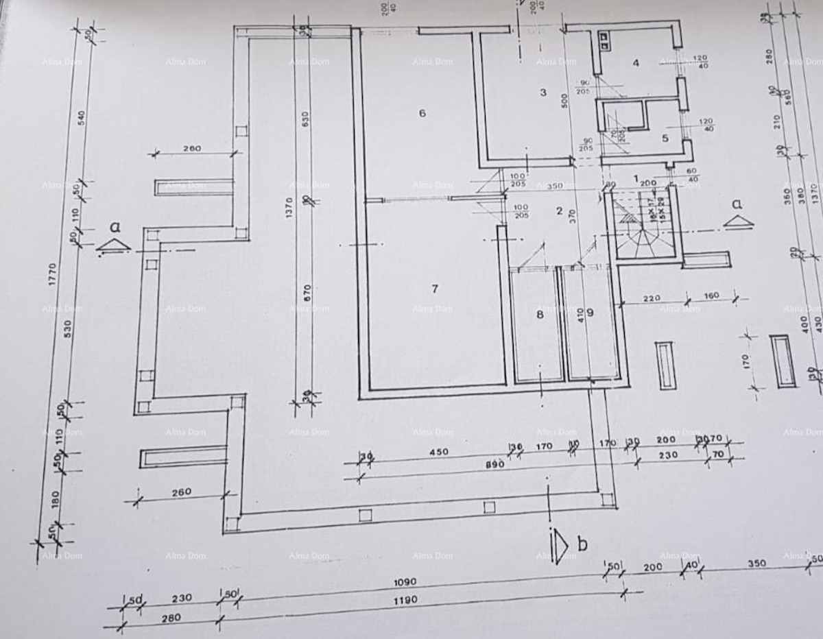 Umag. Lepa hiša s šestimi apartmaji.