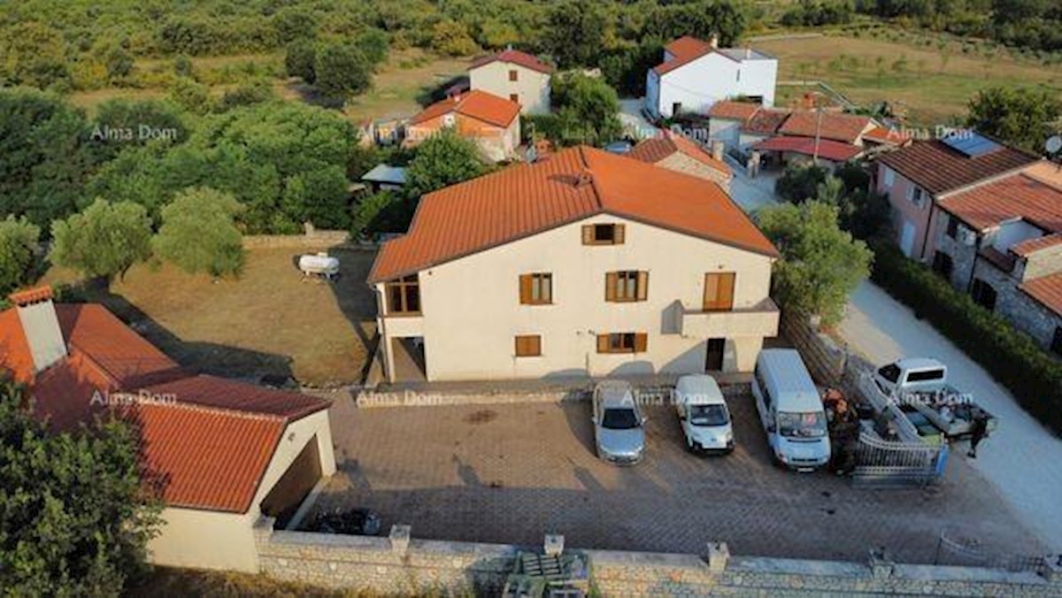 Prodamo hišo 420m2 s tremi apartmaji, Umag