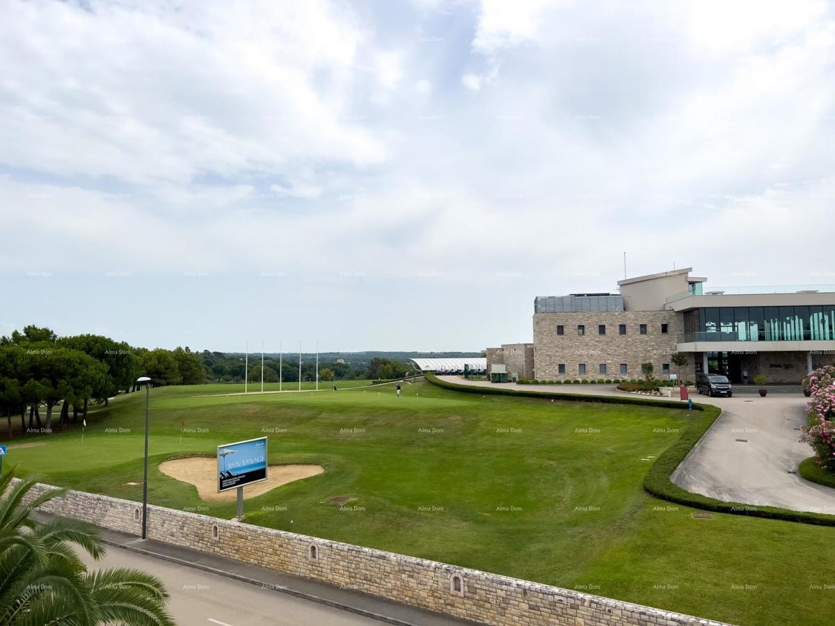 Umag, Crveni Vrh, Alberi stanovanje z odprtim pogledom na morje.