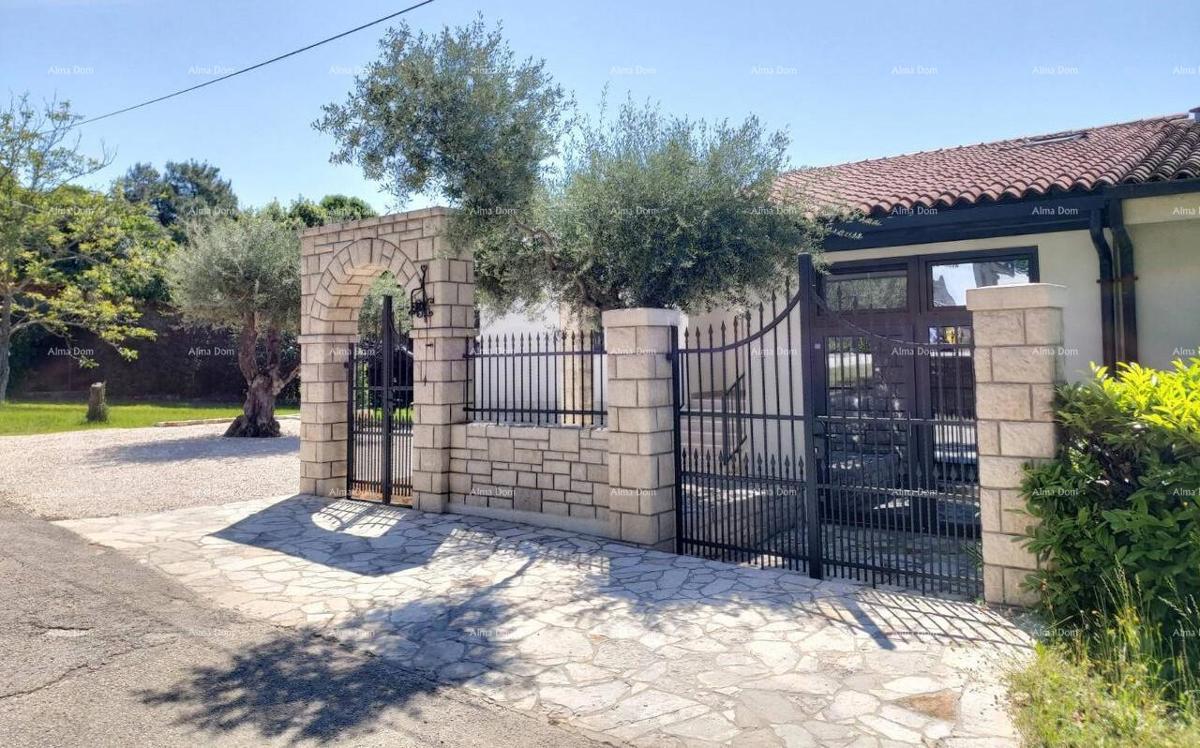 UMAG – Hiša s bazenom in tremi ločenimi apartmaji