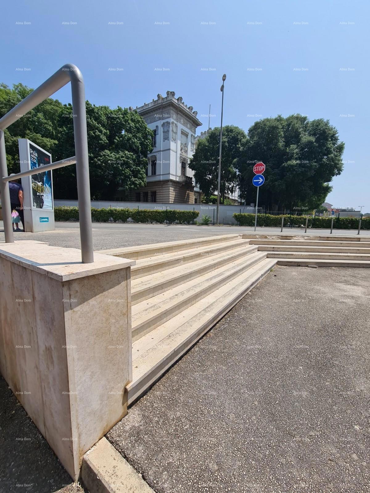 NA PRODAJU – POSLOVNI PROSTOR V STROGEM CENTRU PULE (TRŽNICA)