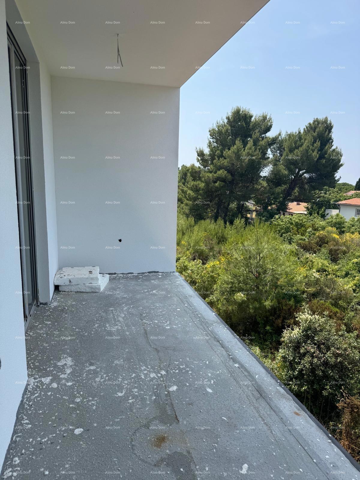 Prodaja luksuznega stanovanja s parkirnim mestom in pogledom na morje, Ližnjan!
