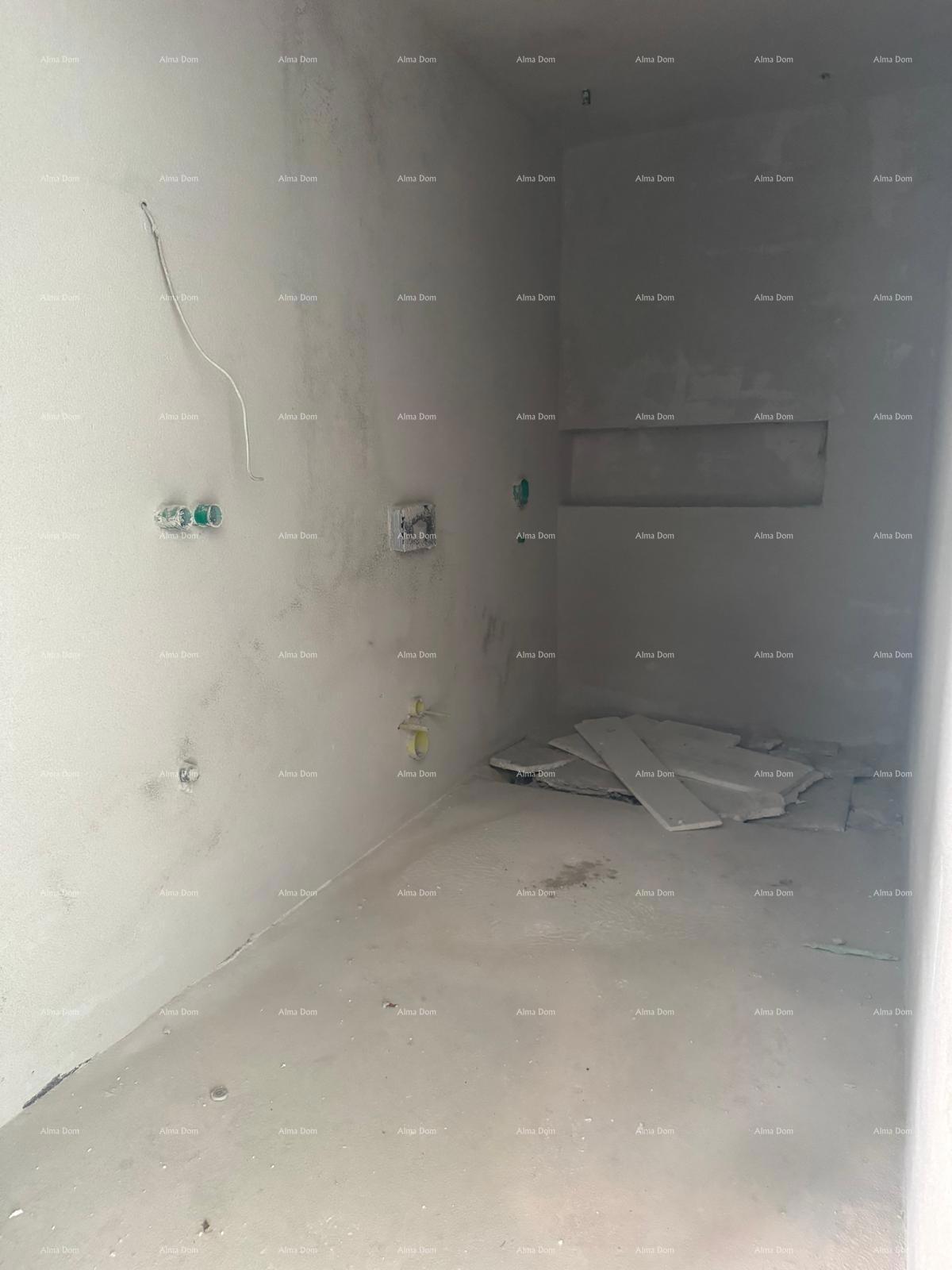 Prodaja luksuznega stanovanja s parkirnim mestom in pogledom na morje, Ližnjan!