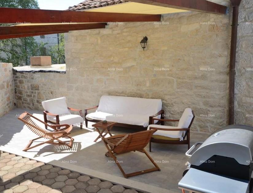 Prodaja autentične kamene kuće s bazenom – okolica Rovinja