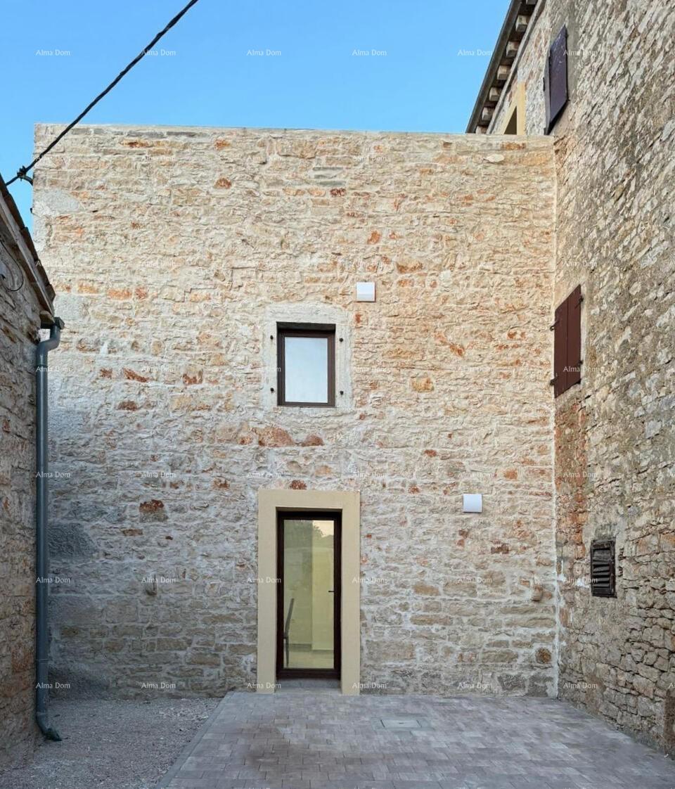 POREČ, Renovirana kamnita hiša s pogledom na morje