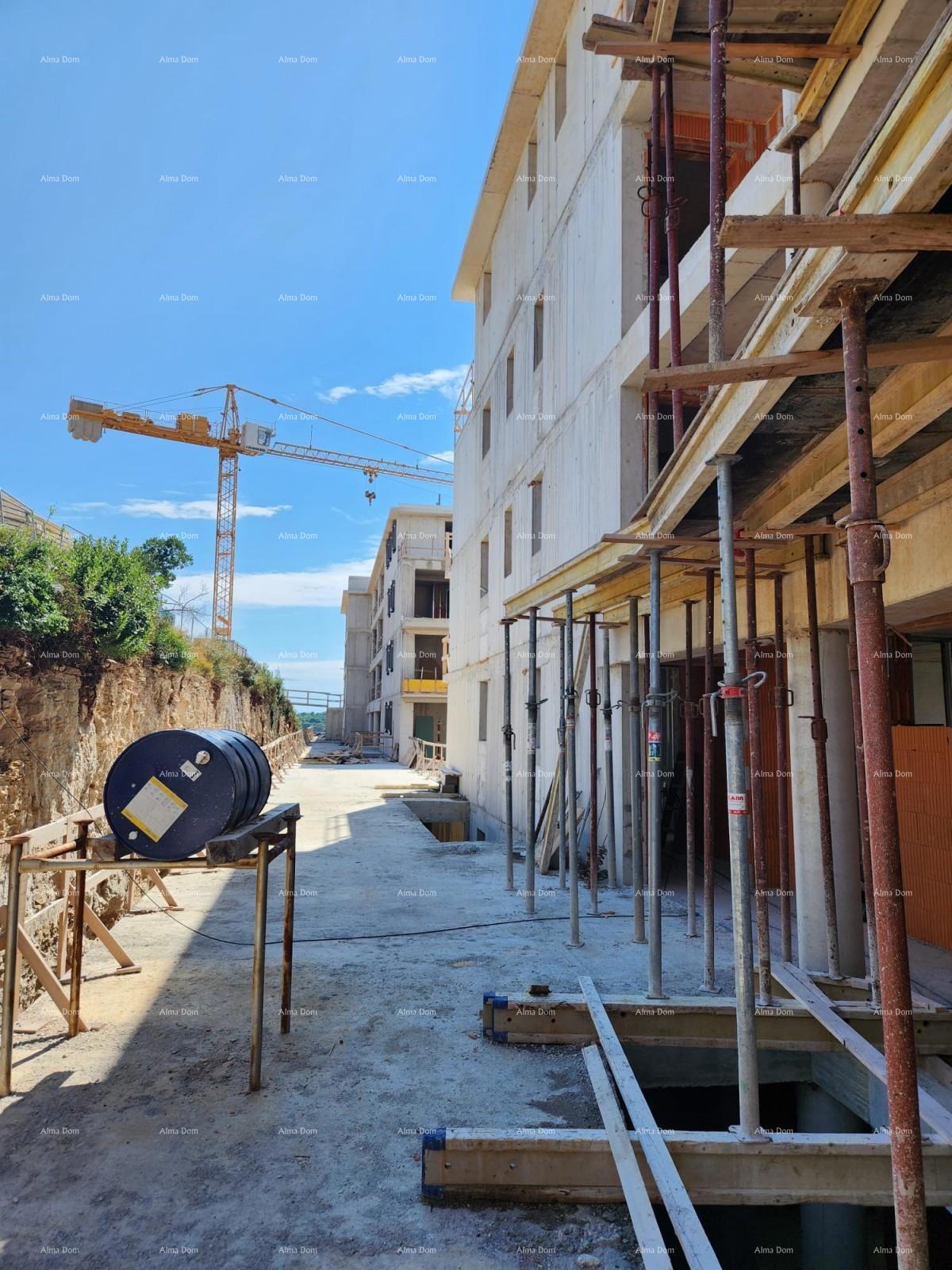 PULA Novogradnja Veruda. Pogled na morje.