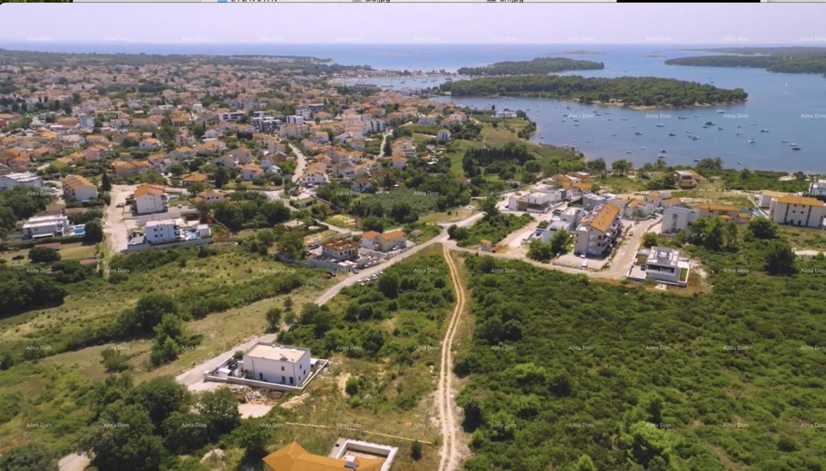 Gradbena parcela v Medulinu, Mukalba, v neposredni bližini morja in plaže.