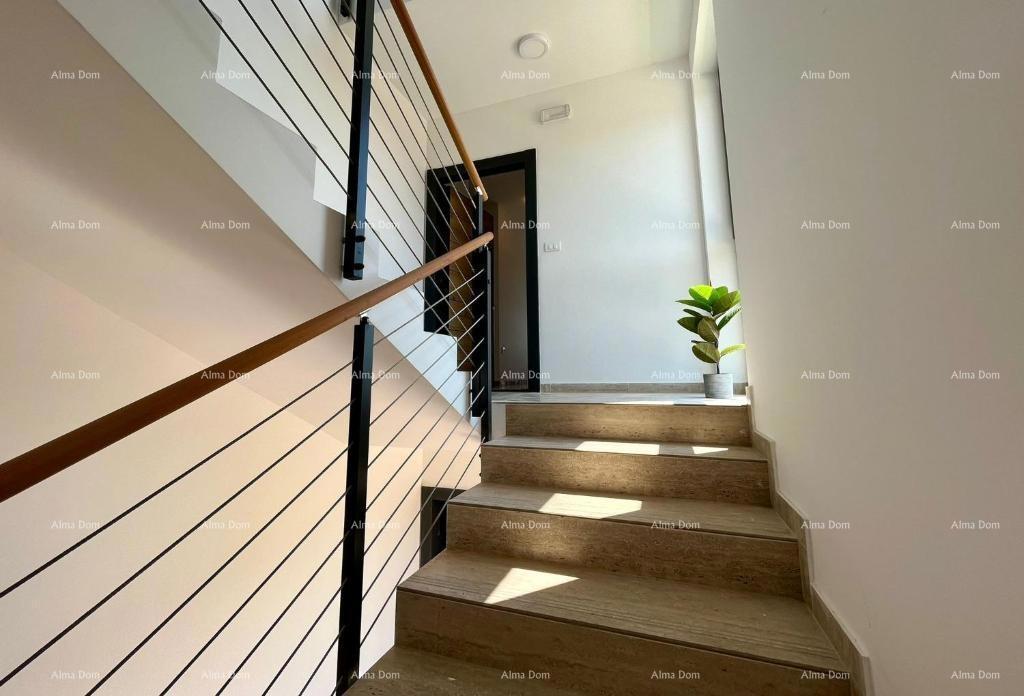 Moderna hiša s bazenom v Medulinu, idealna za družino ali naložbo!