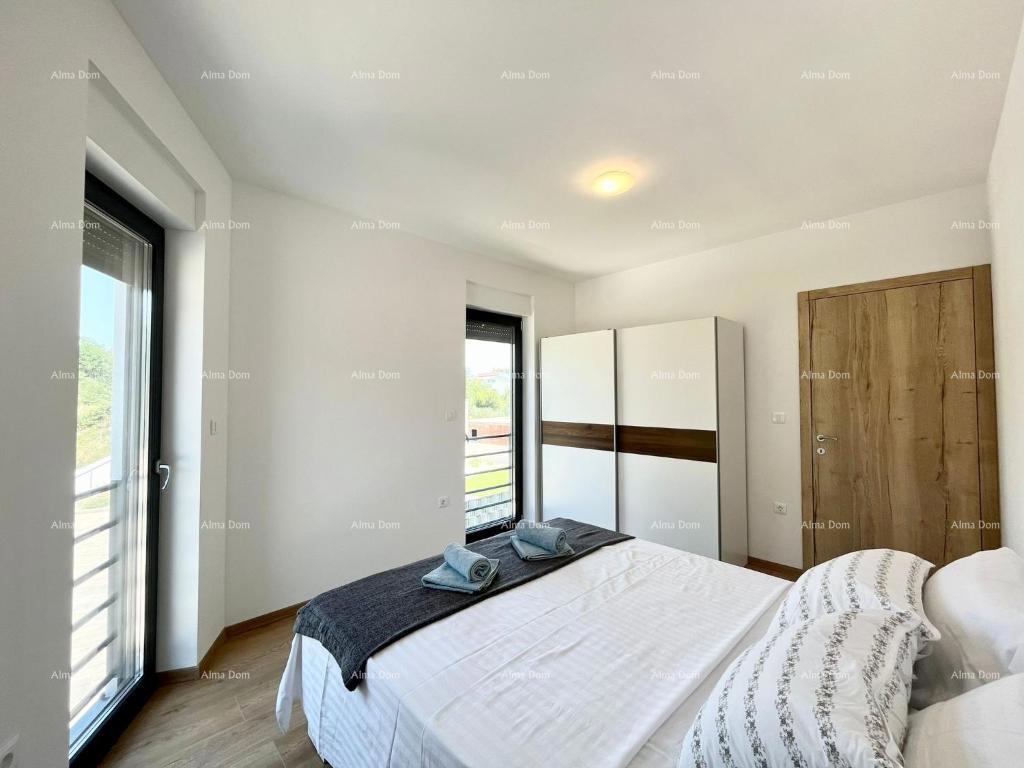 Moderna hiša s bazenom v Medulinu, idealna za družino ali naložbo!