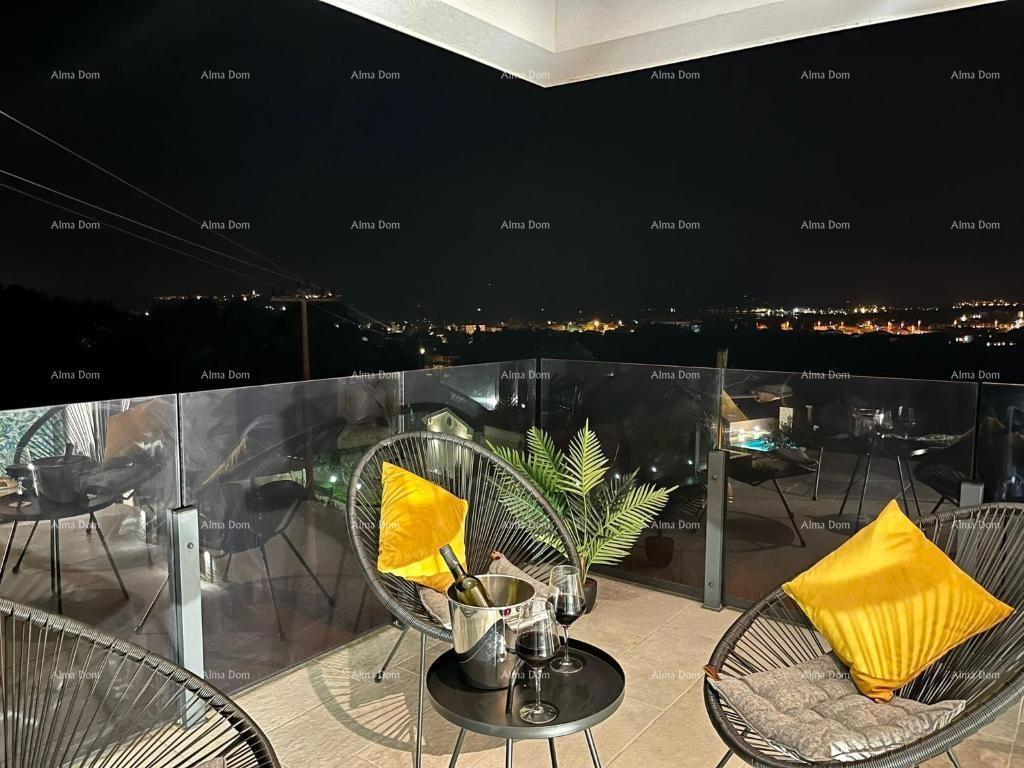 Moderna hiša s bazenom v Medulinu, idealna za družino ali naložbo!