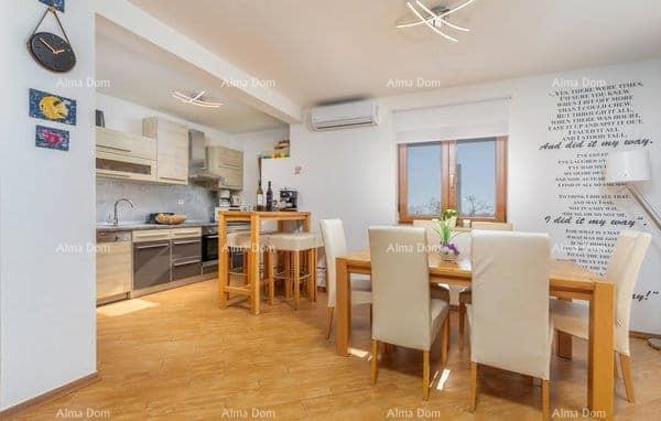 MARČANA - Hiša naprodaj z ogrevanim bazenom in jacuzzijem