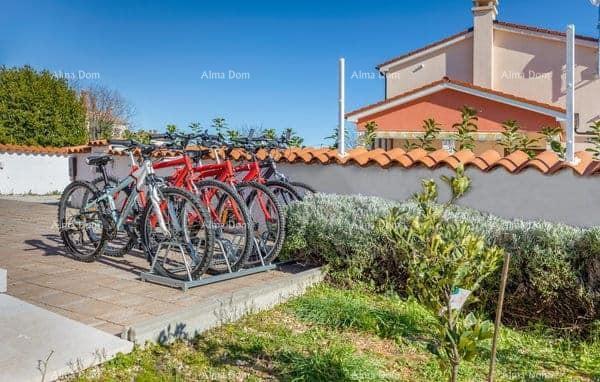 MARČANA - Hiša naprodaj z ogrevanim bazenom in jacuzzijem