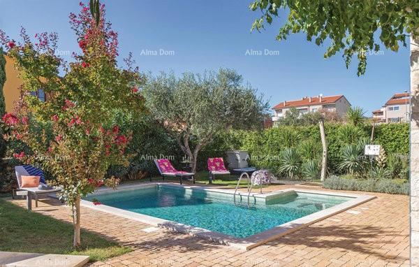 Hiša v Novigradu z bazenom in savno, 1000 m od morja