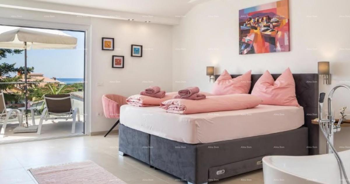 Prodaja čudovite vile s bazenom, jacuzzijem in pogledom na morje, Fažana!