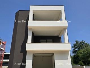 Penthouse v novi stavbi v bližini morja