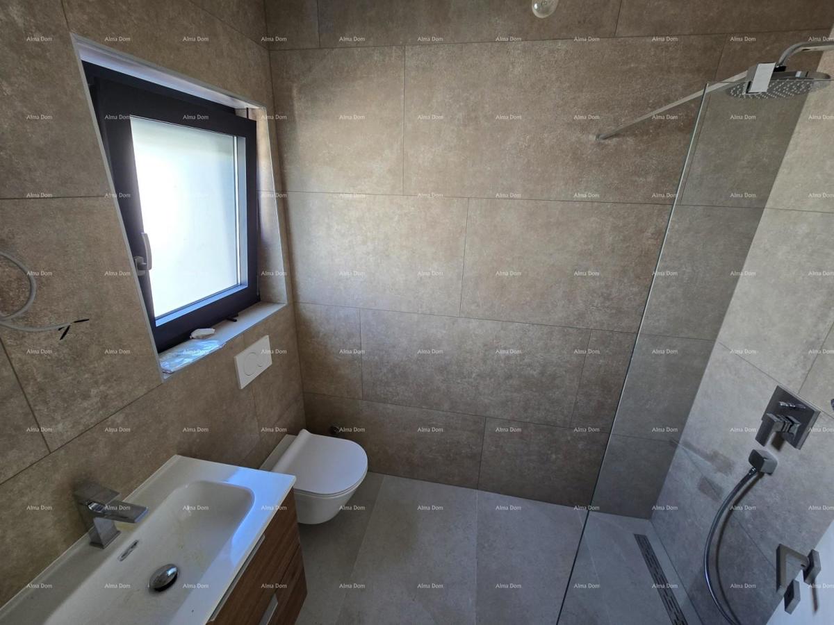 Penthouse v novi stavbi v bližini morja