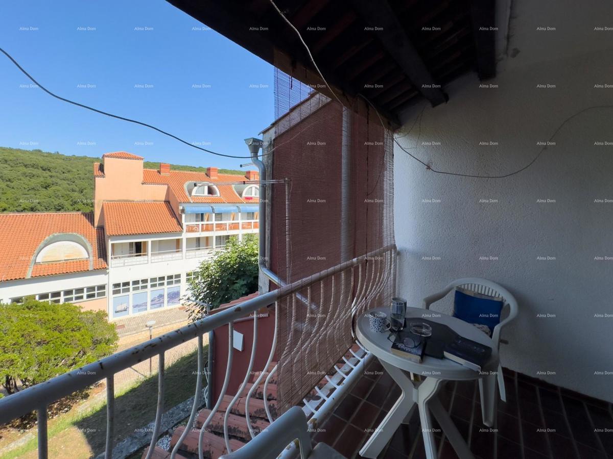 Na prodaju apartma v Dugji Uvali – blizu plaže!