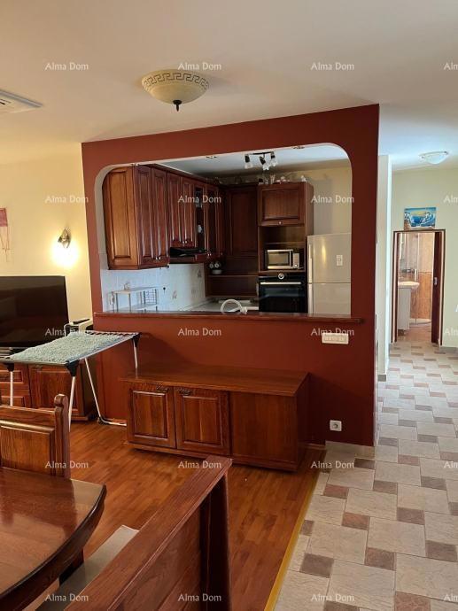 Poreč - Prostorno in popolnoma opremljeno stanovanje na odlični lokaciji!