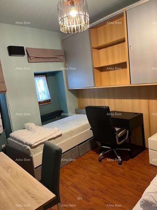 Poreč - Prostorno in popolnoma opremljeno stanovanje na odlični lokaciji!