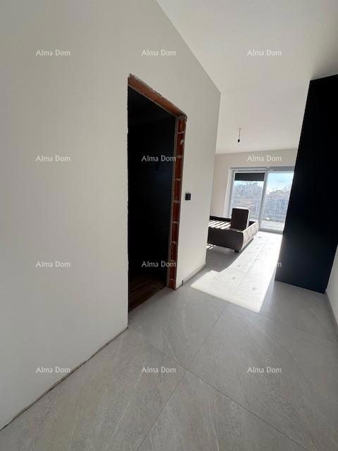 Šišan. Novozgrajena hiša z bazenom