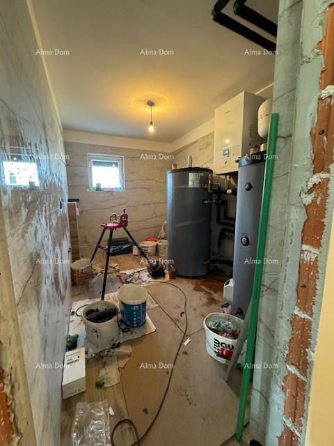 Šišan. Novozgrajena hiša z bazenom