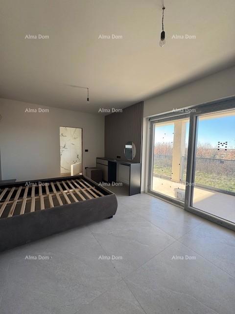 Šišan. Novozgrajena hiša z bazenom