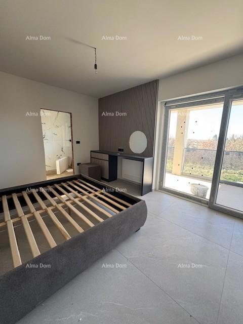 Šišan. Novozgrajena hiša z bazenom