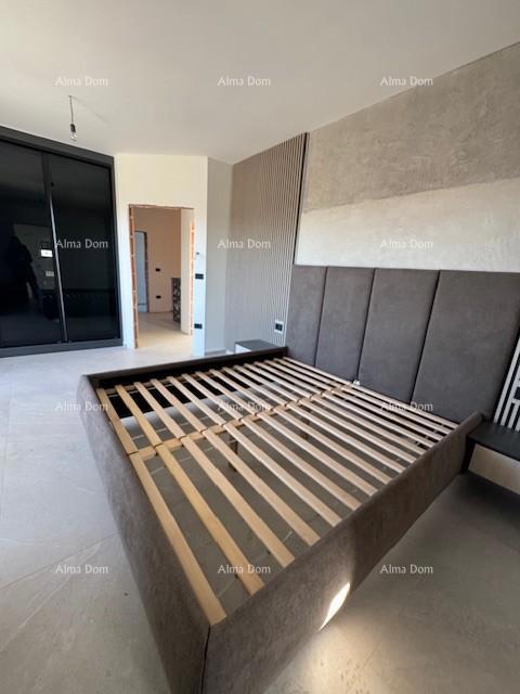 Šišan. Novozgrajena hiša z bazenom