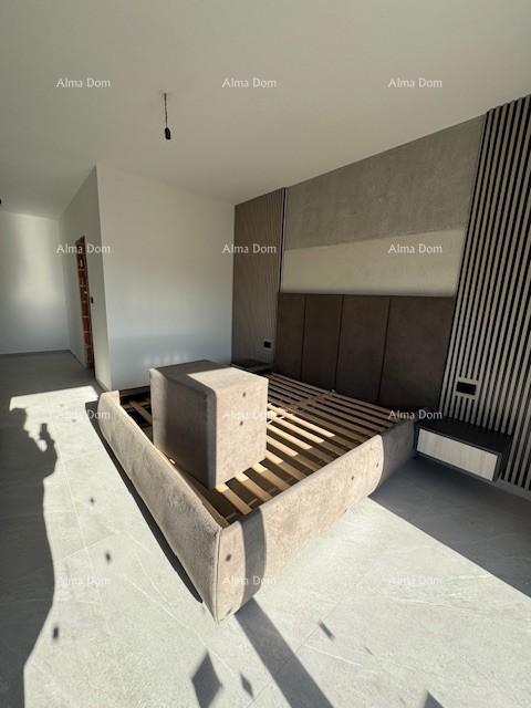 Šišan. Novozgrajena hiša z bazenom