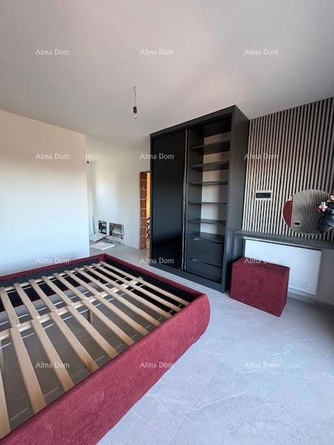 Šišan. Novozgrajena hiša z bazenom